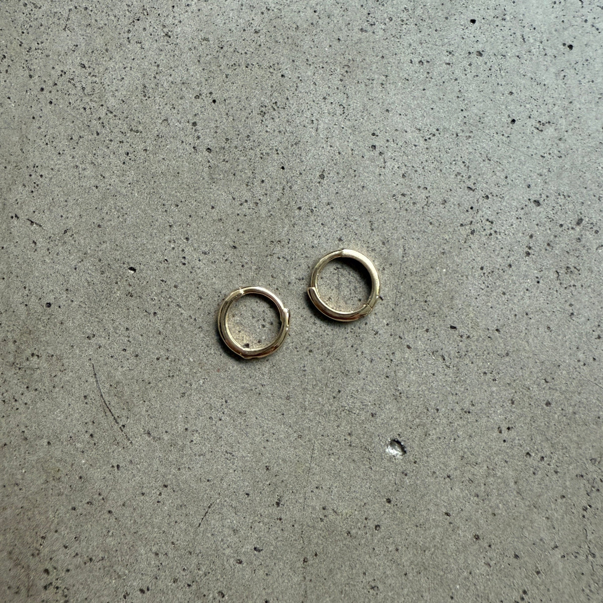 NOVA MINI HUGGIES 14KT YELLOW GOLD – ALIBI NYC