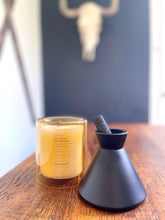 Load image into Gallery viewer, SHISO &amp; LEMON | VIRGIN COCONUT CRÈME WAX &amp; WOODEN WICK CANDLE