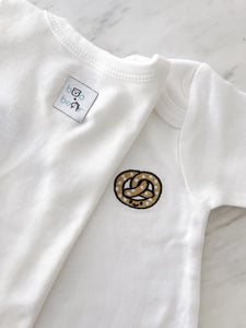PRETZEL TEE