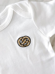 PRETZEL TEE