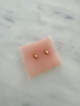 Load image into Gallery viewer, ÉCLAT STAR STUDS 14KT YELLOW GOLD