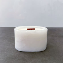 Load image into Gallery viewer, OVALE | ROYAL WHITE JADE CANDLE