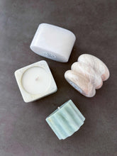 Load image into Gallery viewer, BONBON | NATURAL AGATE CANDLE