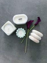 Load image into Gallery viewer, OVALE | ROYAL WHITE JADE CANDLE