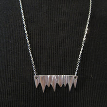 Load image into Gallery viewer, FANG PENDANT NECKLACE