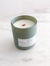 Load image into Gallery viewer, OAKMOSS &amp; CEDARWOOD | VIRGIN COCONUT CRÈME WAX &amp; WOODEN WICK CANDLE