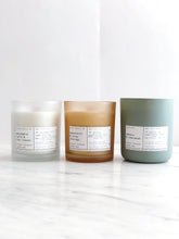 Load image into Gallery viewer, OAKMOSS &amp; CEDARWOOD | VIRGIN COCONUT CRÈME WAX &amp; WOODEN WICK CANDLE