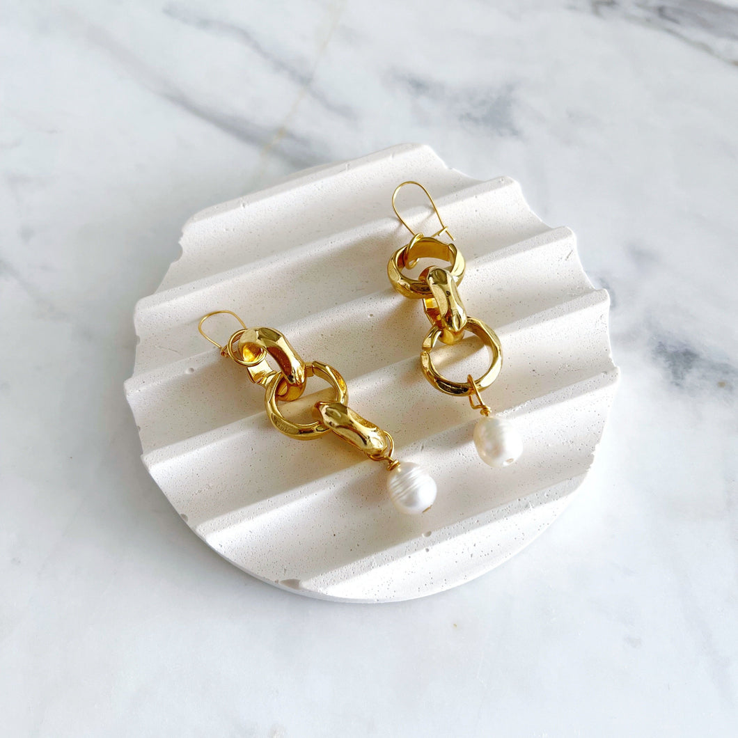 CLAUDINE PEARL EARRINGS