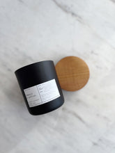 Load image into Gallery viewer, TOBACCO &amp; SAFFRON | VIRGIN COCONUT CRÈME WAX &amp; WOODEN WICK CANDLE