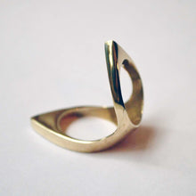 Load image into Gallery viewer, DOUBLE POINTED KNUCKLE RING