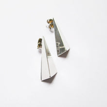 Load image into Gallery viewer, REVERSED POINT EARRINGS