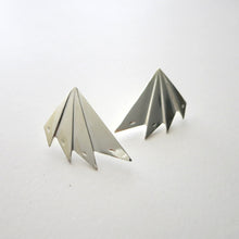 Load image into Gallery viewer, IRON FAN EARRINGS