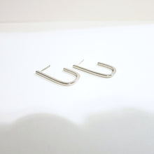Load image into Gallery viewer, SQUARE HOOK EARRINGS