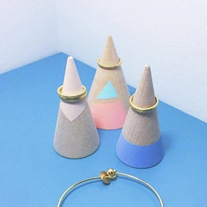 JUMBO SLANTED TRIANGLE RING CONES