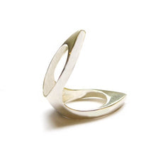 Load image into Gallery viewer, DOUBLE POINTED KNUCKLE RING