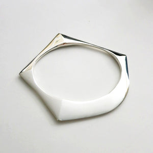 ANGLED BANGLE