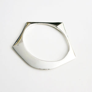 ANGLED BANGLE