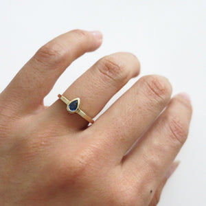 TEARDROP SAPPHIRE RING