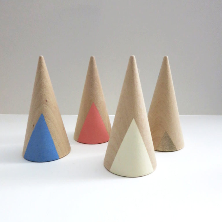 DOUBLE SIDED TRIANGLE WOODEN RING CONES