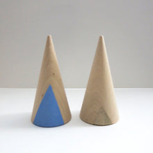 Load image into Gallery viewer, DOUBLE SIDED TRIANGLE WOODEN RING CONES