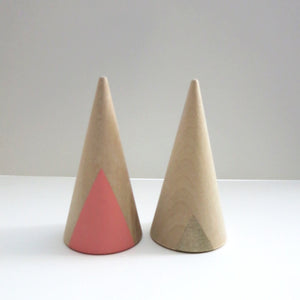 DOUBLE SIDED TRIANGLE WOODEN RING CONES