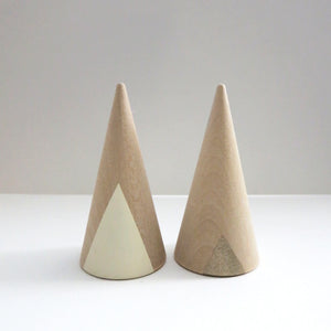 DOUBLE SIDED TRIANGLE WOODEN RING CONES