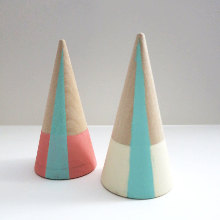 PEAK WOODEN RING CONES