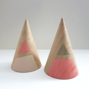 JUMBO SLANTED TRIANGLE RING CONES