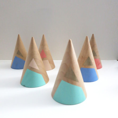 JUMBO SLANTED TRIANGLE RING CONES