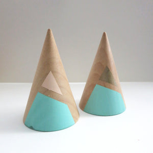 JUMBO SLANTED TRIANGLE RING CONES