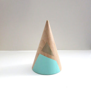 JUMBO SLANTED TRIANGLE RING CONES