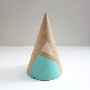 JUMBO SLANTED TRIANGLE RING CONES