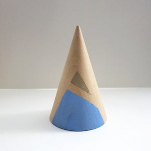 JUMBO SLANTED TRIANGLE RING CONES